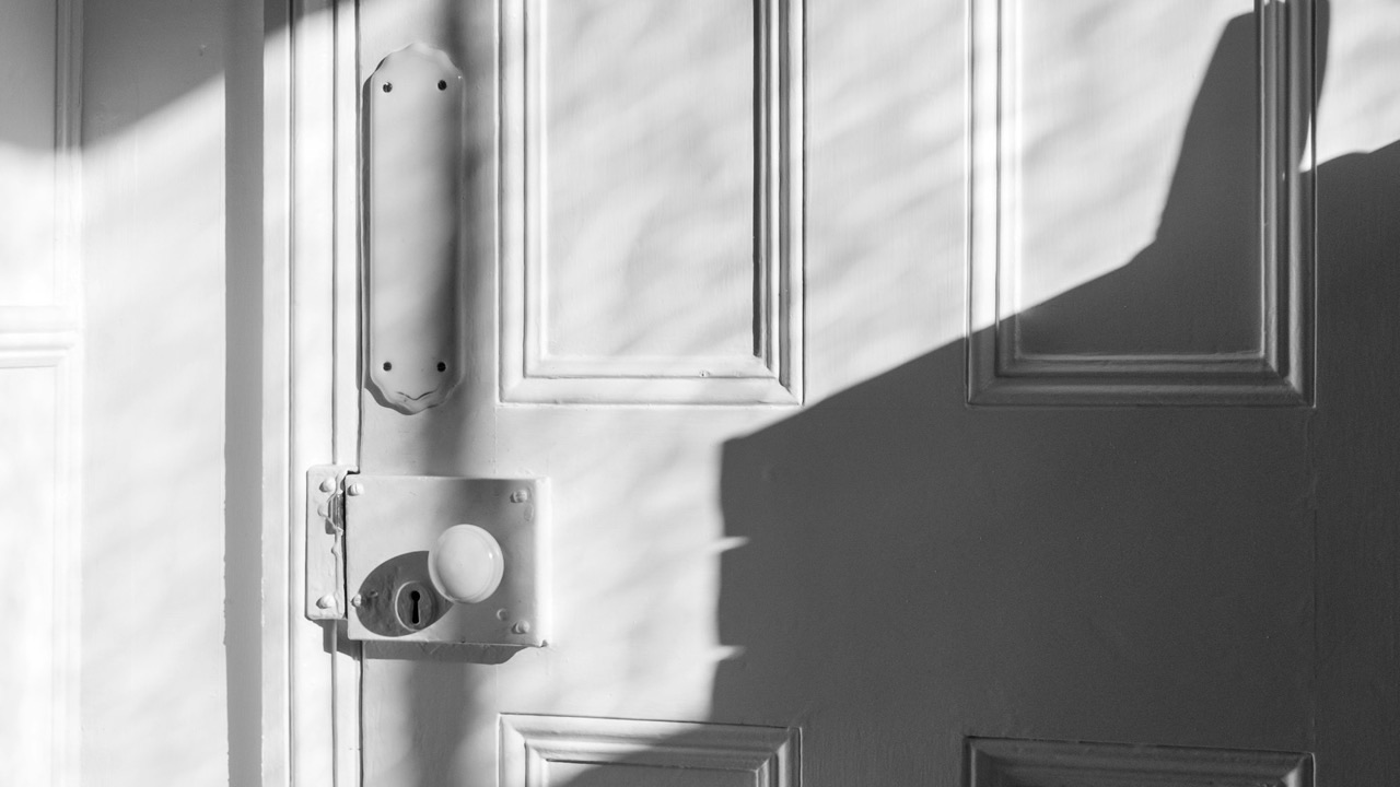 Five Things Nobody Tells You Before You Buy a Pneumatic Door Closer